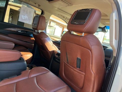 Used 2015 Cadillac Escalade Premium image 34
