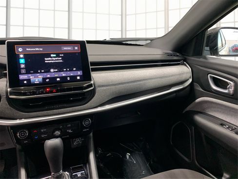 Used 2024 Jeep Compass Sport image 12