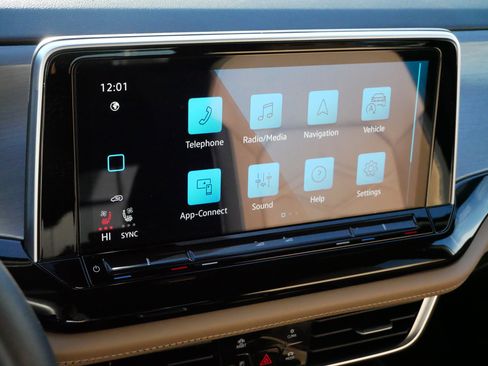 Certified 2025 Volkswagen Atlas Cross Sport SE w/ Panoramic Sunroof Package image 22