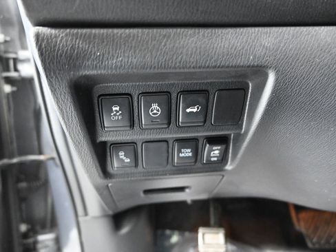 Used 2020 Nissan Pathfinder SL image 25