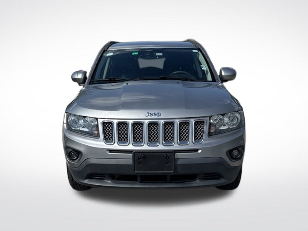 Used 2016 Jeep Compass Latitude FWD image 3