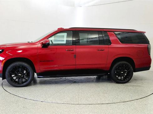 New 2026 Chevrolet Suburban RST w/ Comfort Package AWD/4WD image 4