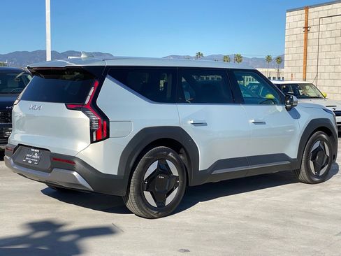 New 2026 Kia EV9 Light RWD image 3