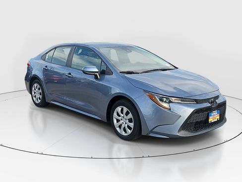 Used 2022 Toyota Corolla LE FWD image 3
