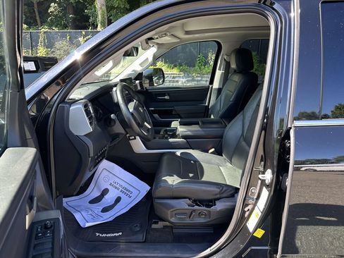 Used 2022 Toyota Tundra Limited w/ Power Package AWD/4WD image 17