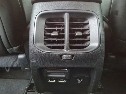 Used 2019 Jeep Cherokee Limited image 26