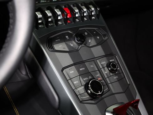 Used 2018 Lamborghini Huracan LP 580-2 RWD image 31