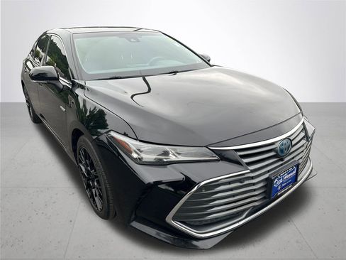 Used 2020 Toyota Avalon Limited w/ Advanced Safety Package FWD image 5