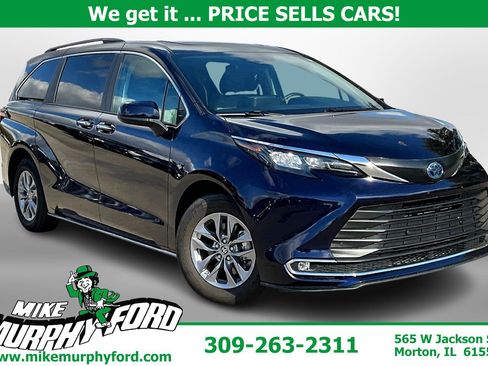 Used 2024 Toyota Sienna XLE image 1