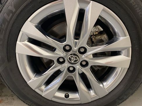 Used 2023 Toyota Sienna Limited AWD/4WD image 22