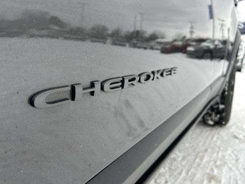 Used 2020 Jeep Cherokee Trailhawk w/ Comfort & Convenience Group image 25