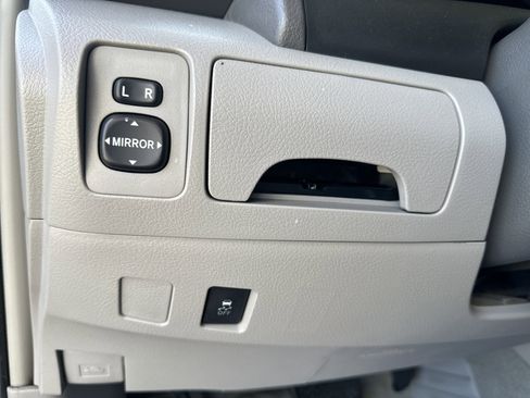 Used 2011 Toyota Camry LE image 20