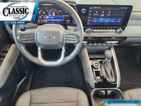 Used 2024 Chevrolet Colorado ZR2 w/ ZR2 Convenience Package III AWD/4WD image 3