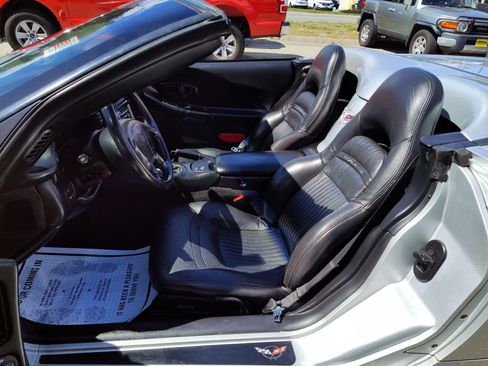 Used 2003 Chevrolet Corvette Convertible w/ Preferred Equipment Group1 image 10