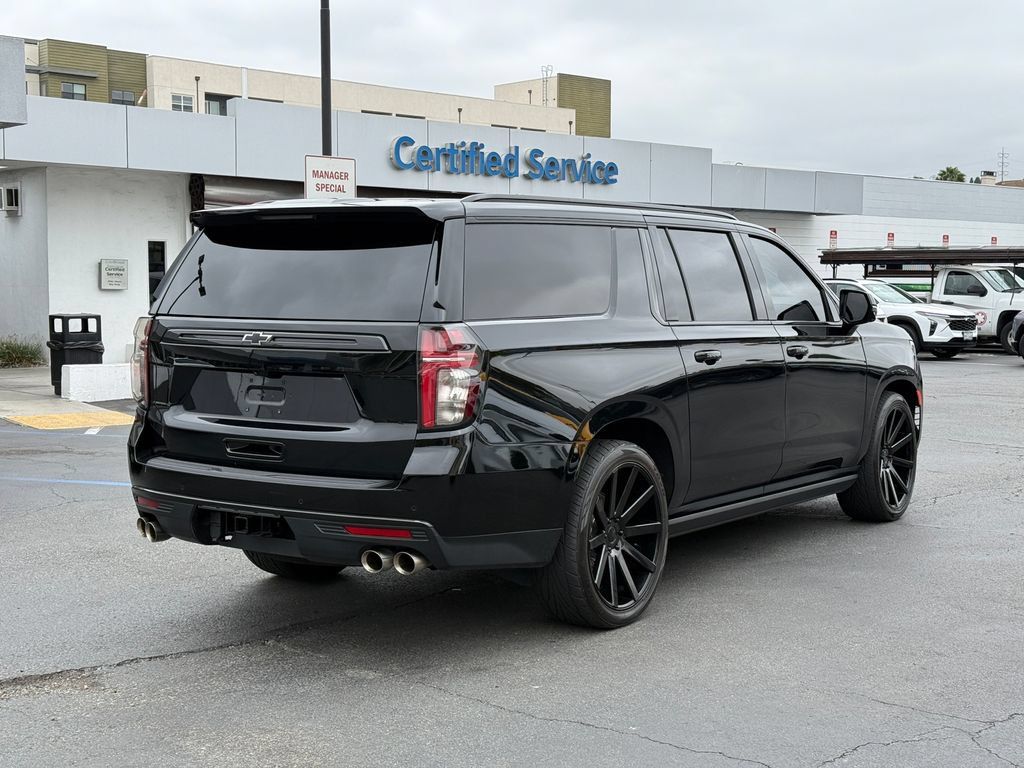Used 2024 Chevrolet Suburban High Country AWD/4WD image 7