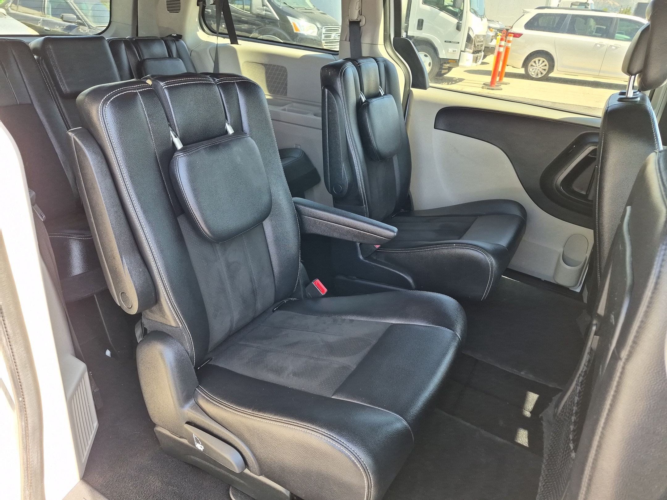 Used 2019 Dodge Grand Caravan SXT FWD image 28