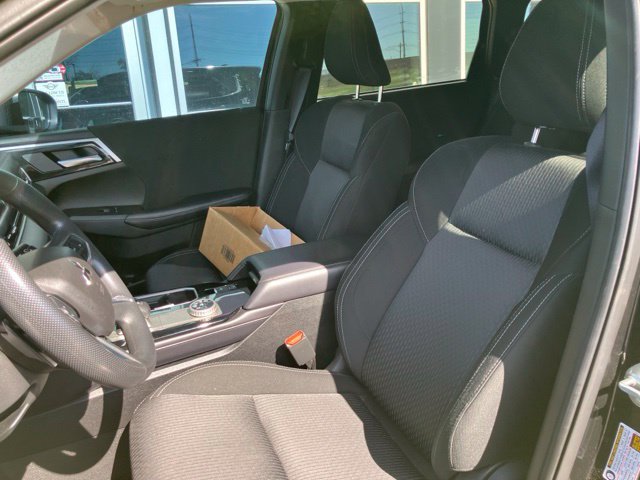 Used 2025 Mitsubishi Outlander ES FWD image 2