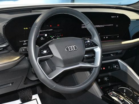 Certified 2025 Audi Q5 Premium Plus w/ Premium Plus AWD/4WD image 2