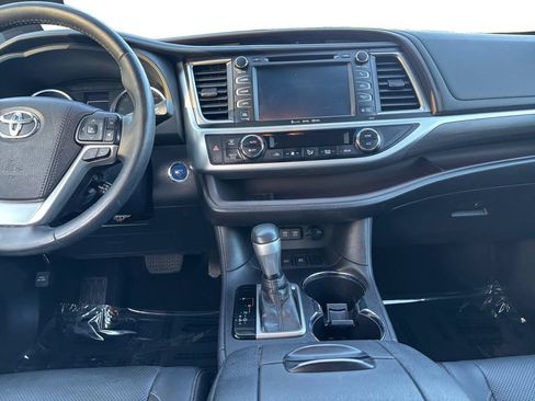 Used 2019 Toyota Highlander Limited Platinum AWD/4WD image 11