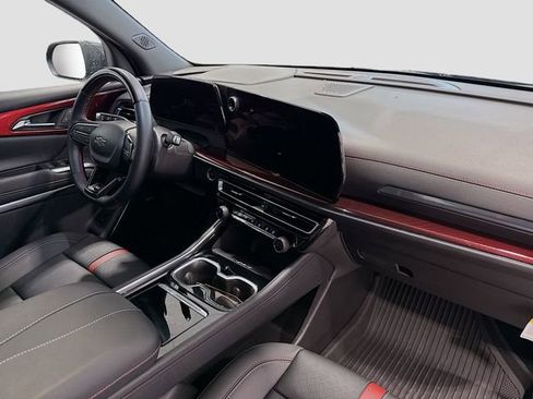 Certified 2024 Chevrolet Traverse RS w/ LPO, Floor Liner Package image 27