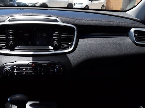 Used 2020 Kia Sorento FWD V6 image 45