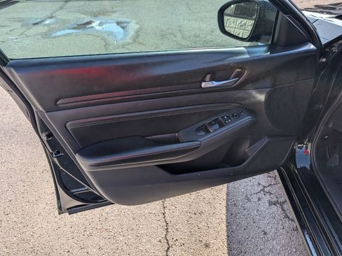 Used 2020 Nissan Altima 2.5 S FWD image 11