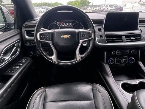 Used 2021 Chevrolet Suburban Premier w/ Premium Package RWD image 11