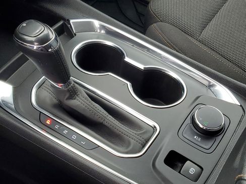 Used 2020 Chevrolet Traverse LT image 19