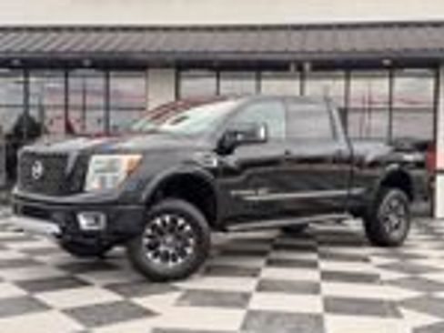 Used 2016 Nissan Titan PRO-4X w/ Pro-4x Convenience Package AWD/4WD image 23