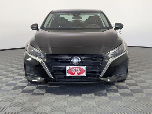 Used 2024 Nissan Altima 2.5 SV FWD image 3