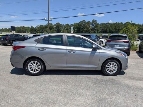 Certified 2022 Hyundai Accent SEL FWD image 3