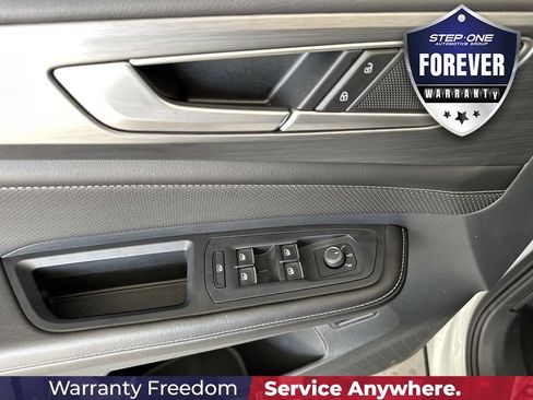 Used 2025 Volkswagen Atlas Cross Sport SE FWD image 12