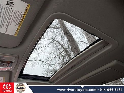 Used 2018 Toyota Sienna Limited Premium image 19