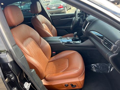 Used 2018 Maserati Levante AWD/4WD image 17