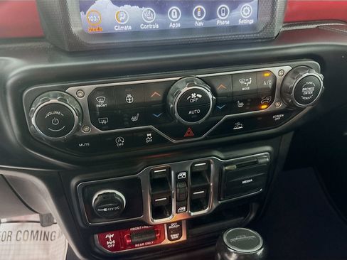 Used 2022 Jeep Gladiator Rubicon w/ Cold Weather Group AWD/4WD image 17