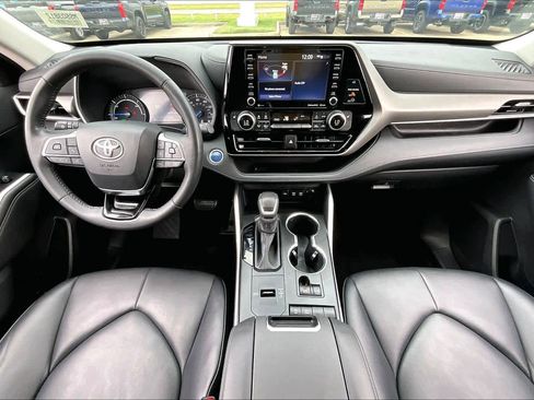 Used 2021 Toyota Highlander XLE image 15