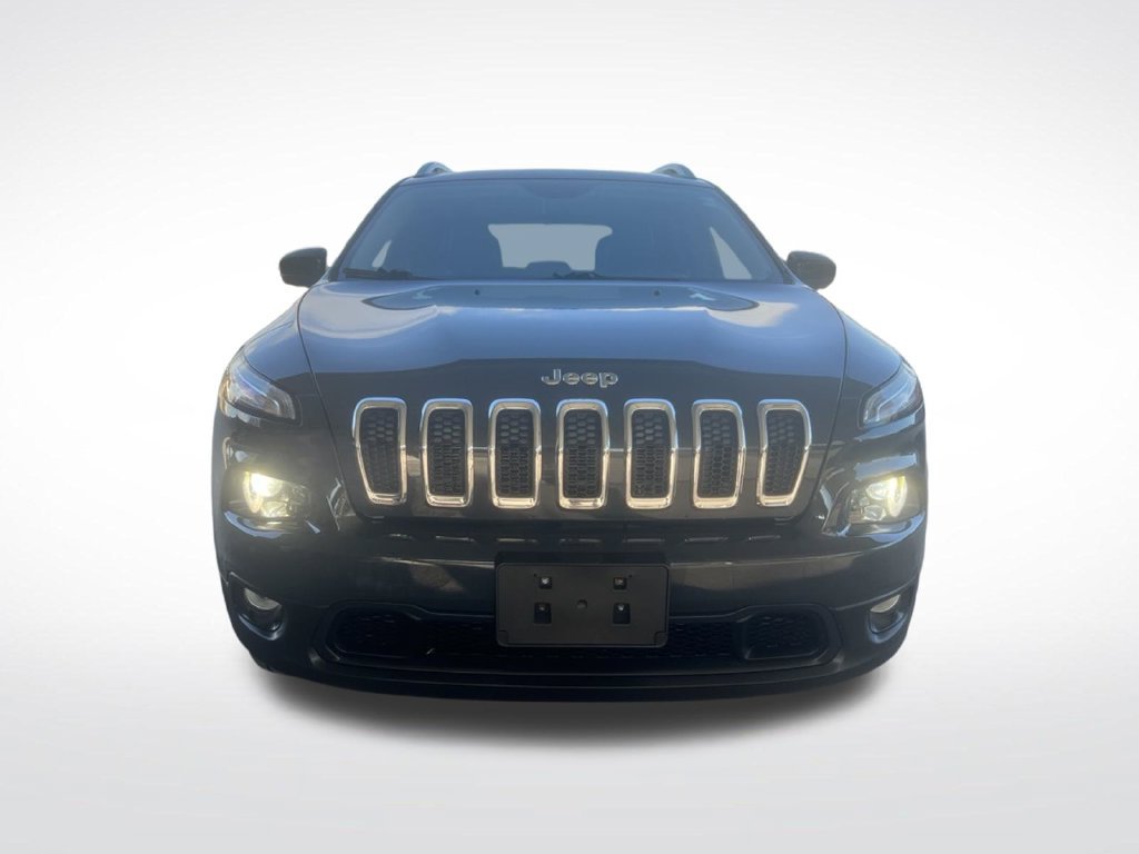 Used 2018 Jeep Cherokee Latitude Plus w/ Comfort/Convenience Group AWD/4WD image 2