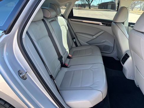 Used 2016 Volkswagen Passat 1.8T SE image 9