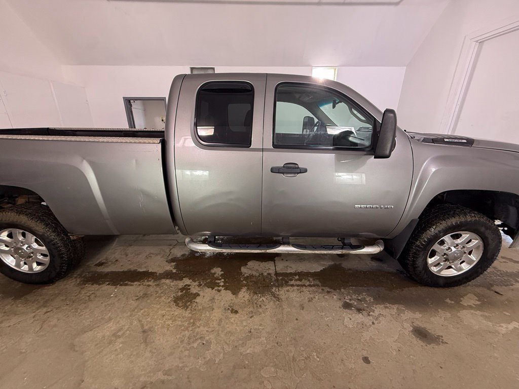 Used 2013 Chevrolet Silverado 3500 LT w/ Interior Plus Package AWD/4WD image 7