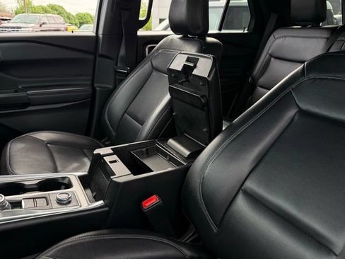Used 2020 Ford Explorer XLT w/ Equipment Group 202A AWD/4WD image 31
