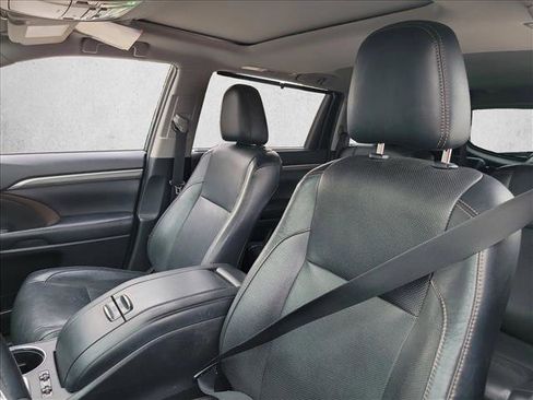 Used 2019 Toyota Highlander Limited image 13