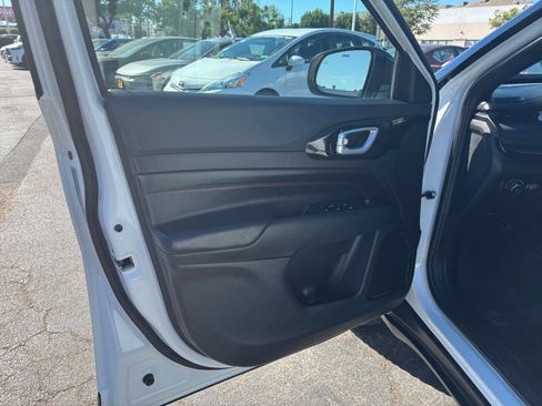 Used 2025 Jeep Compass Trailhawk AWD/4WD image 18