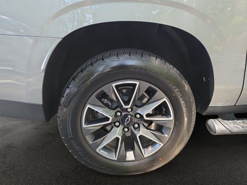 Used 2024 Chevrolet Suburban Z71 w/ Luxury Package AWD/4WD image 44