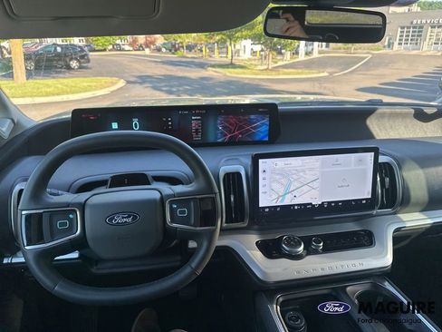 Used 2025 Ford Expedition Active AWD/4WD image 14