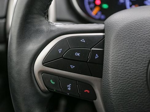 Used 2019 Jeep Grand Cherokee Altitude image 39