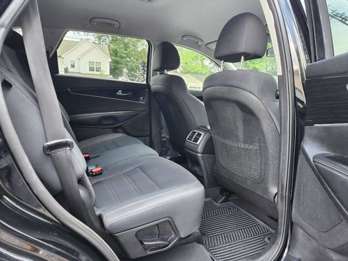 Used 2019 Kia Sorento L FWD image 6