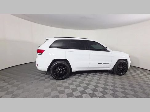 Used 2019 Jeep Grand Cherokee Altitude RWD image 36