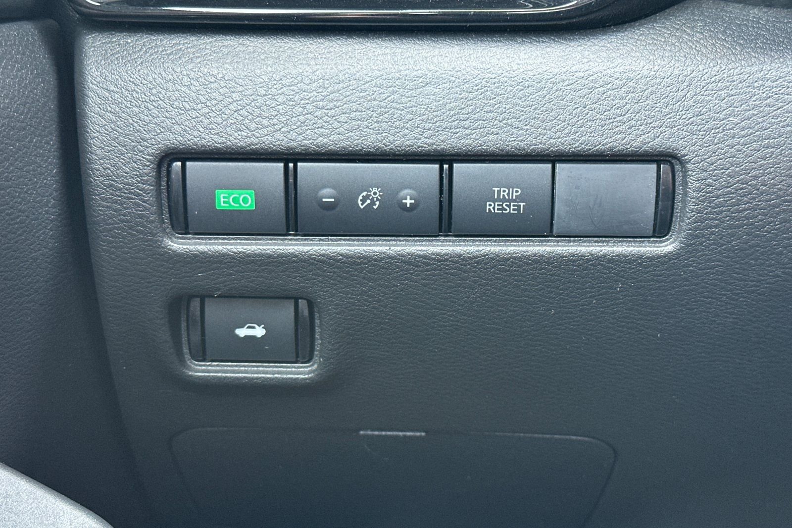 Used 2025 Nissan Sentra SV FWD image 29