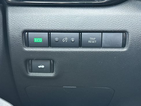 Used 2025 Nissan Sentra SV FWD image 29