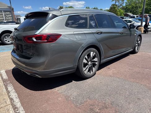 Used 2018 Buick Regal Essence w/ Sights and Sounds Package AWD/4WD image 4